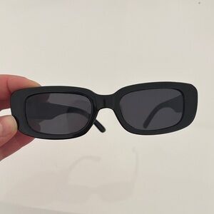 Chic Black Rectangular Sunglasses